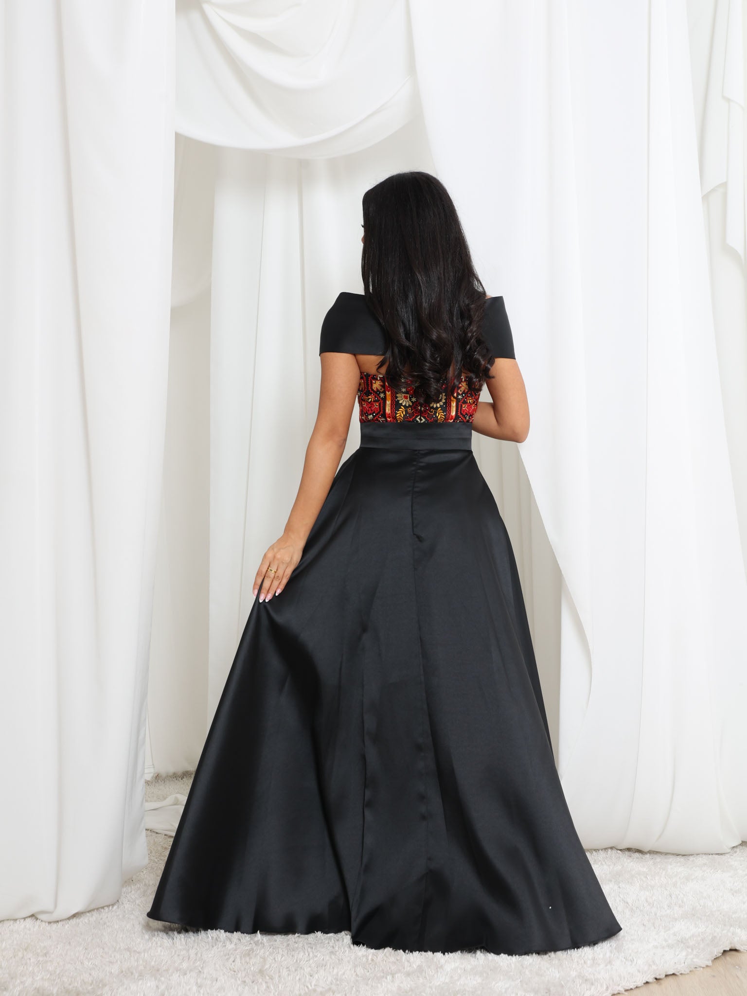 Amira - Black Onyx